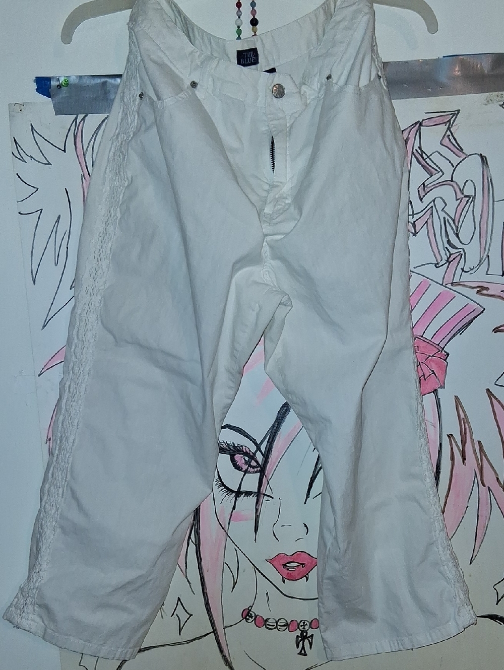 The Blues White Lace-Trim Cropped Pants
